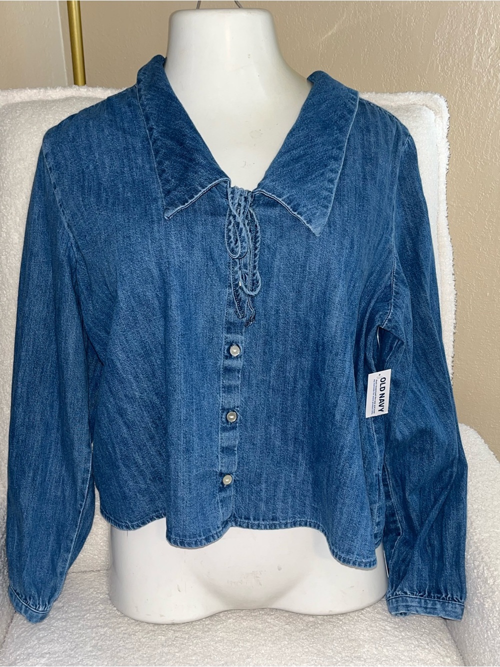 Old Navy Blue Denim Button-Down Shirt with Tie Neck size large new with tags